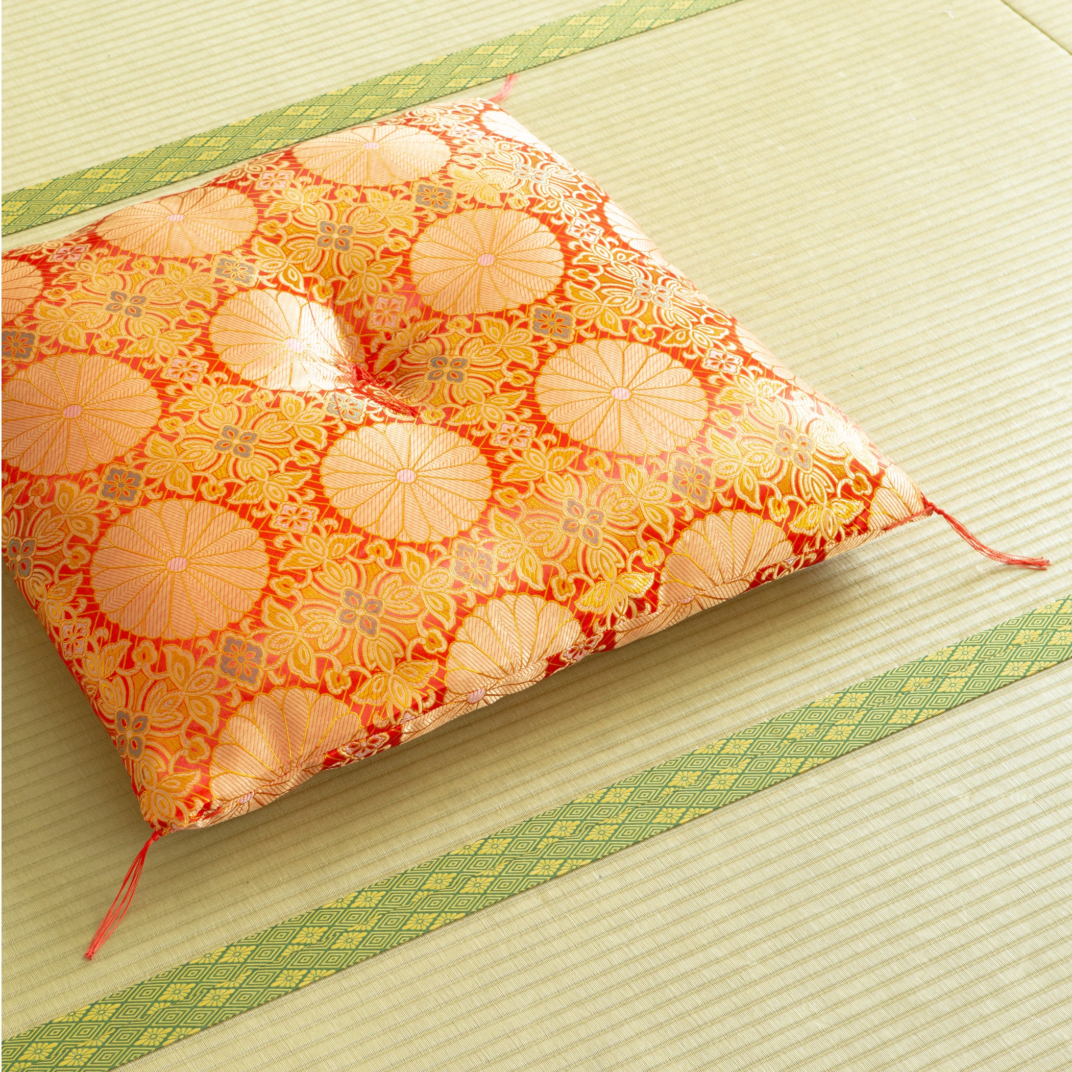 お仏壇 手と手 織り込み座布団 赤