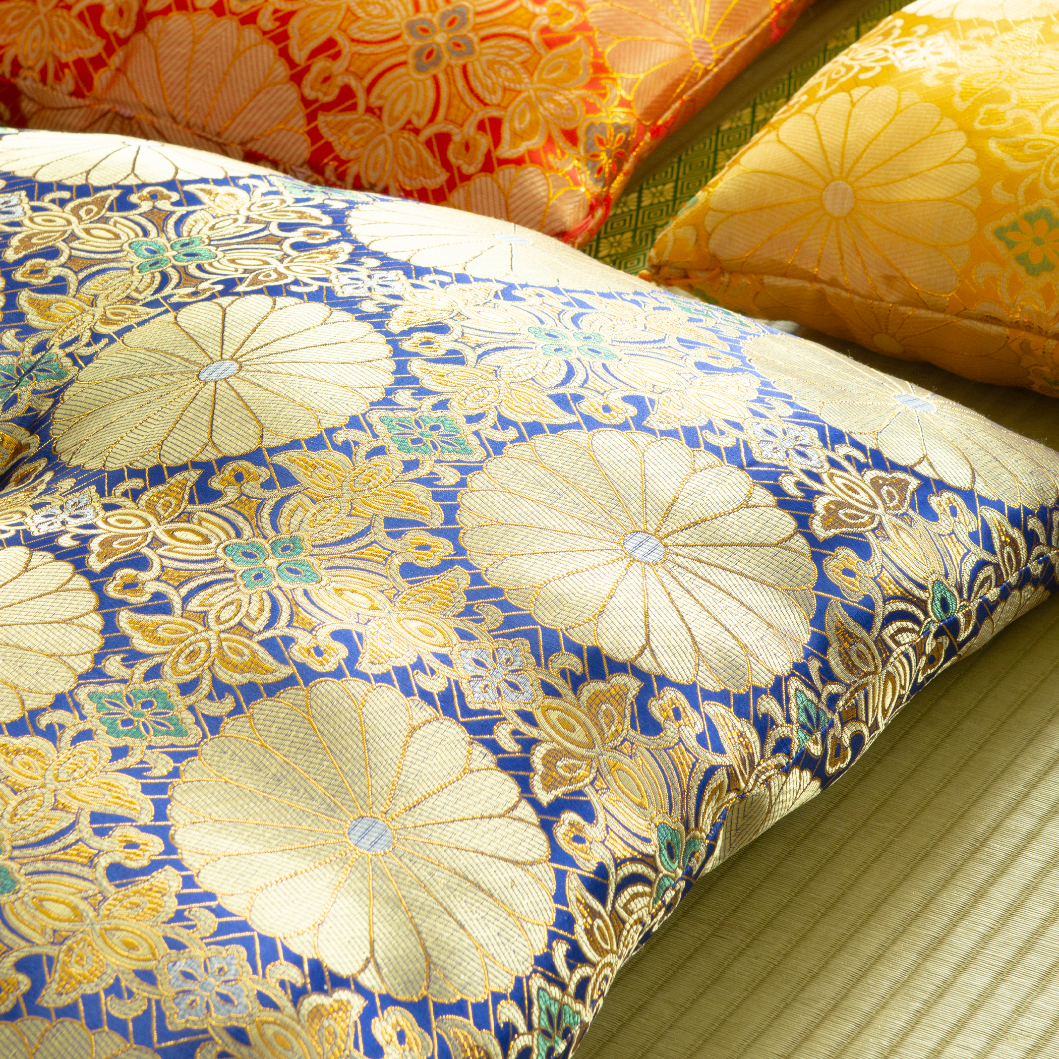 お仏壇 手と手 織り込み座布団 青